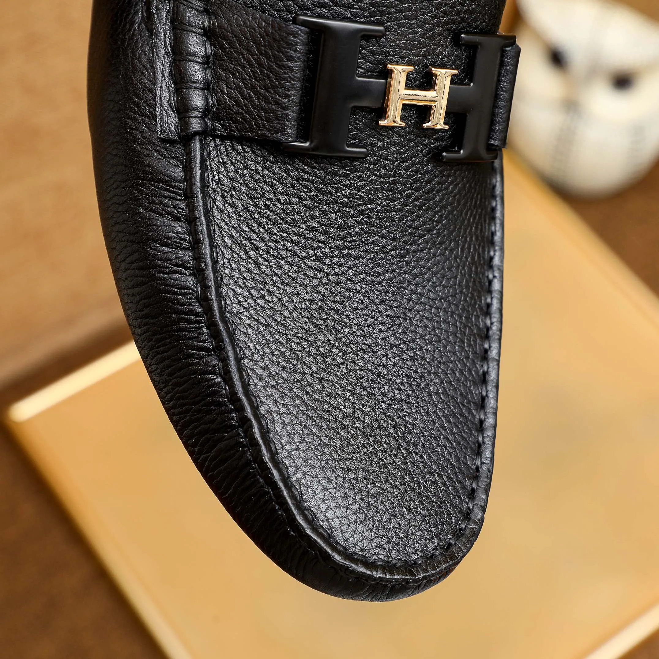 Factory price 380 🕷🕷【HERMES】The same style as Hermès counters🇨🇳Classic slip-on shoes 1:1 mold opening💯Original quality🍓Using imported first-layer cowhide🍅Pigskin lining🌶🌶Super high-end men's leather shoes🇨🇳Solid and stable Very special🍇 Available in black! Code number 38-44 (45.46.47. Can be customized)